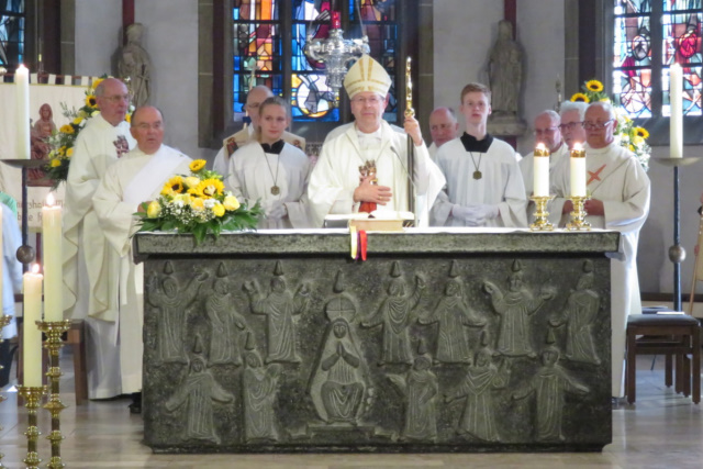Segen von Weihbischof Dr. Stefan Zekorn aus Münster
